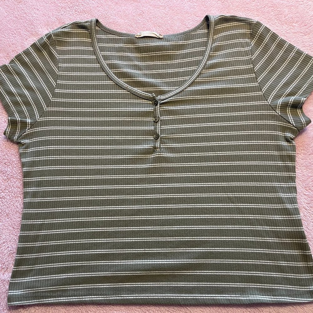 Green and White Crop Top, Size XXL.